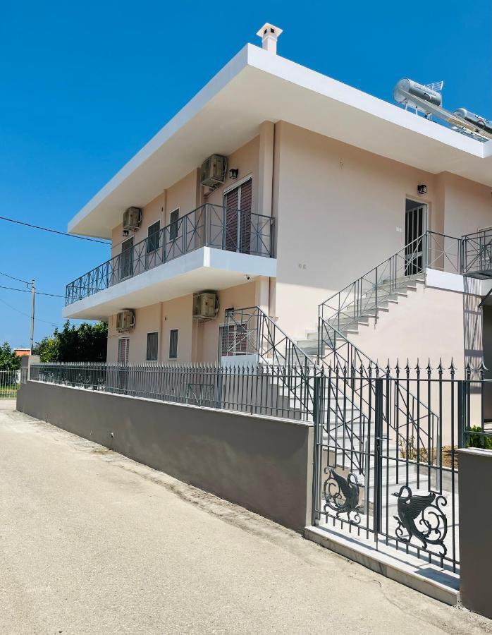 Koulouras Holiday Apartments Nikolaíika Dış mekan fotoğraf